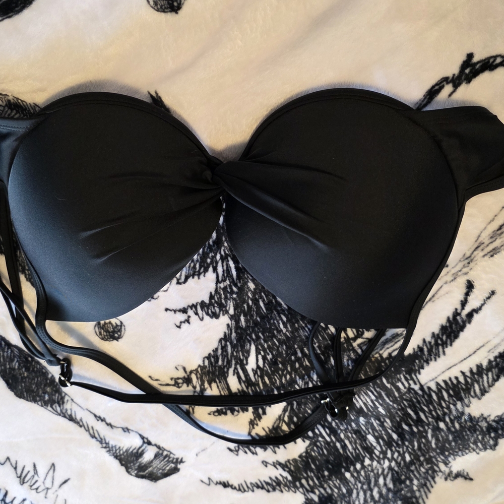 RELLECIGA Black Bikini Top